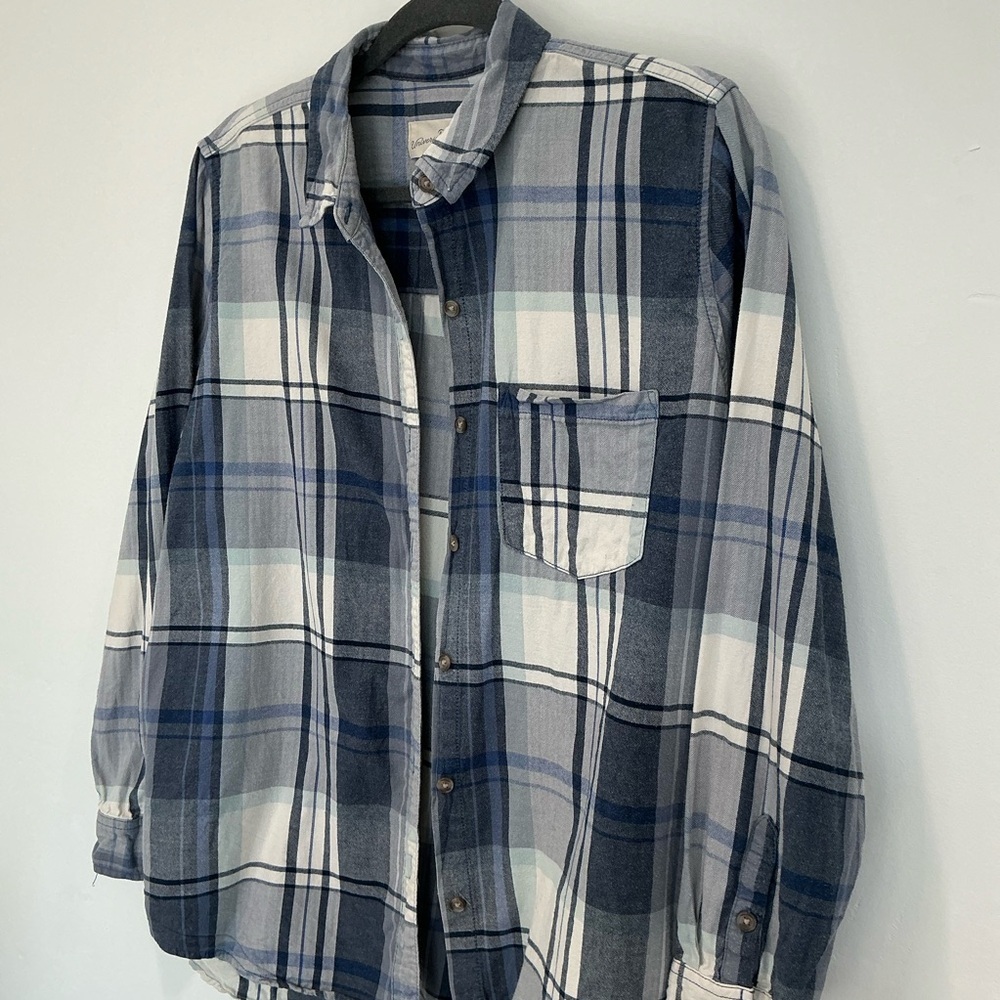 Universal Thread Plaid Long Sleeve Button-Down Shirt in Blue - Picture 3 of 6